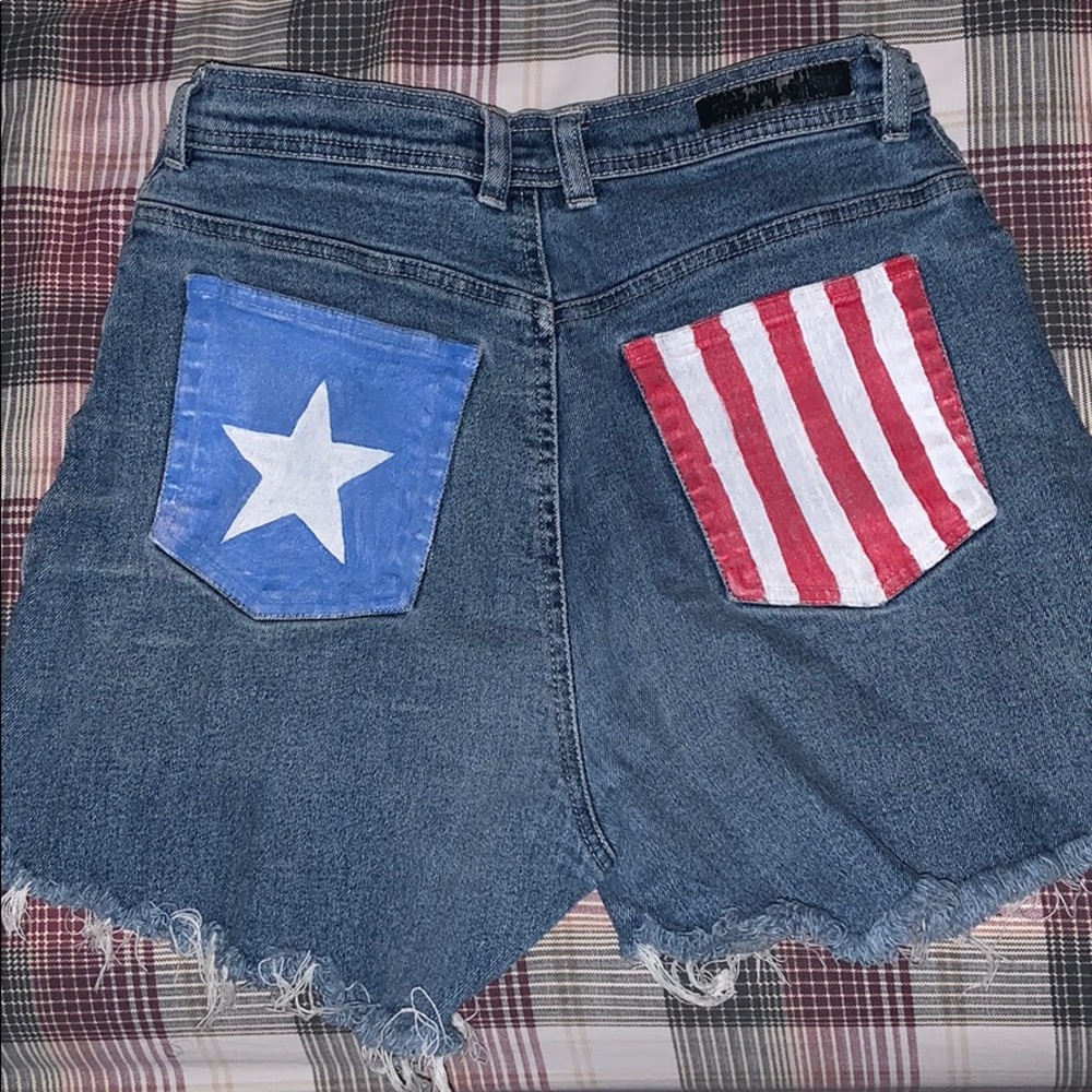 Vintage Gloria Vanderbilt high waisted jean shorts